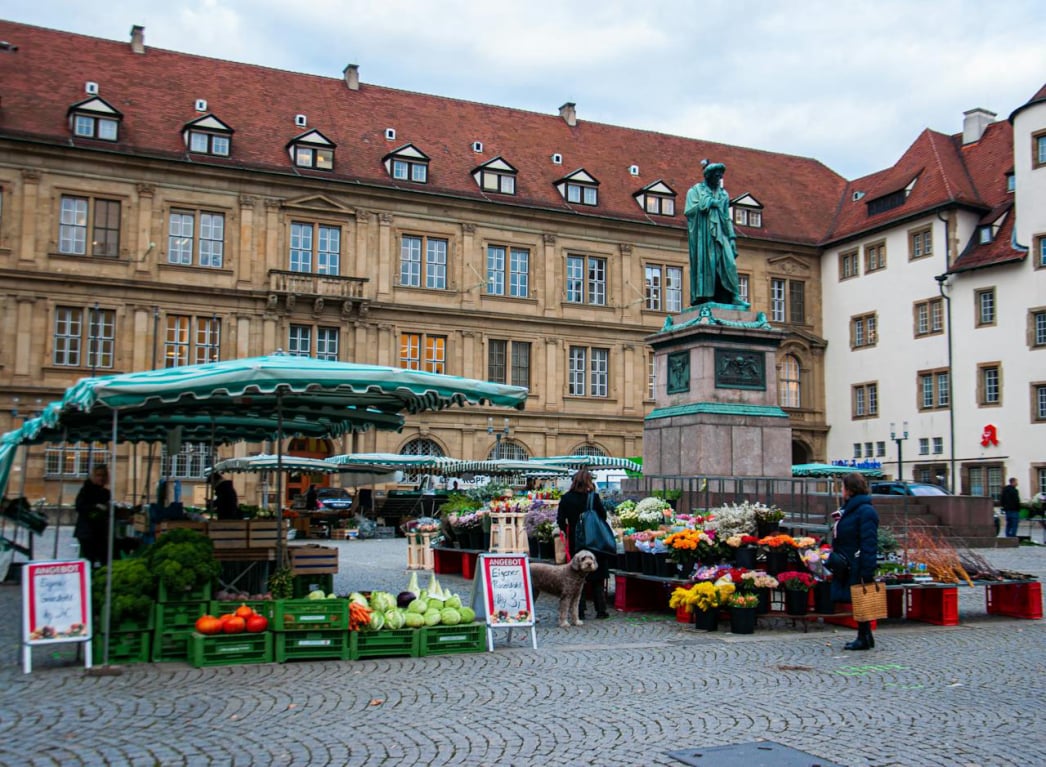 4. Audioguide de Stuttgart. Schillerplatz et Alte Kanzlei.